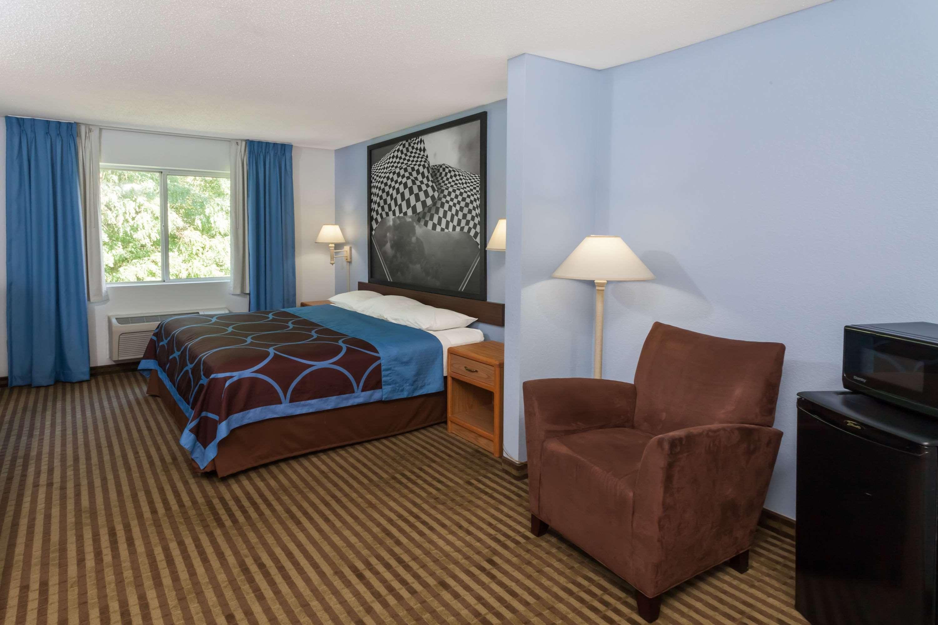Super 8 By Wyndham Huntington Hotel Kültér fotó
