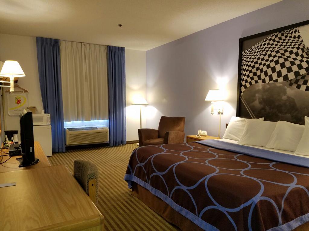 Super 8 By Wyndham Huntington Hotel Kültér fotó